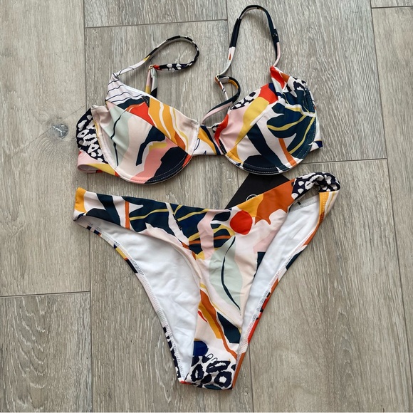 Escape to Paradise 2 Piece Bikini NWT - Picture 1 of 11